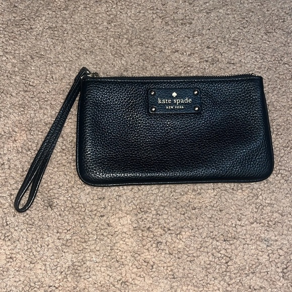 Kate Spade Zippered Chrissy Wristlet Berkshire Road Pebbled Leather Black - Picture 2 of 8